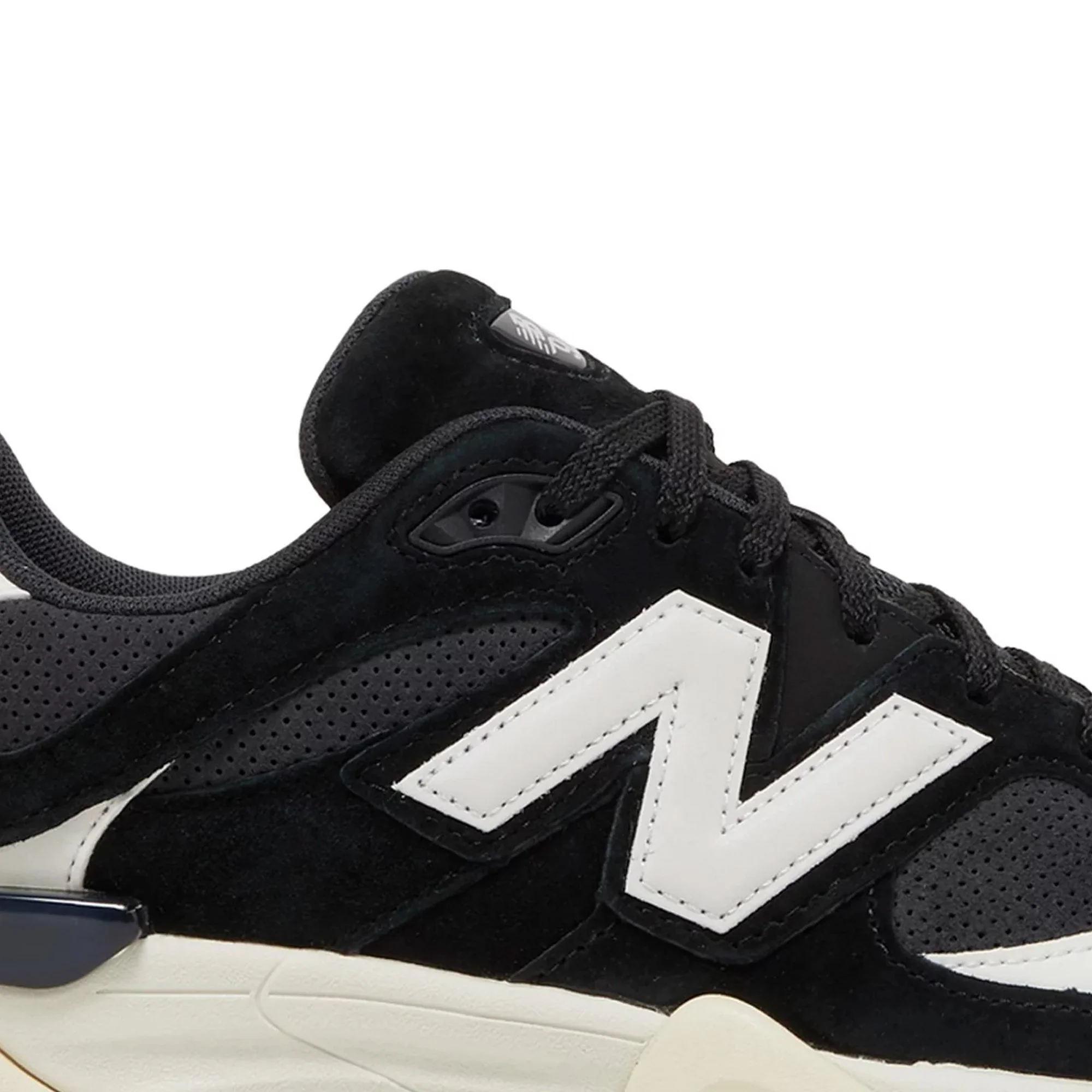 9060 'Black and White' (2023) - Image 7