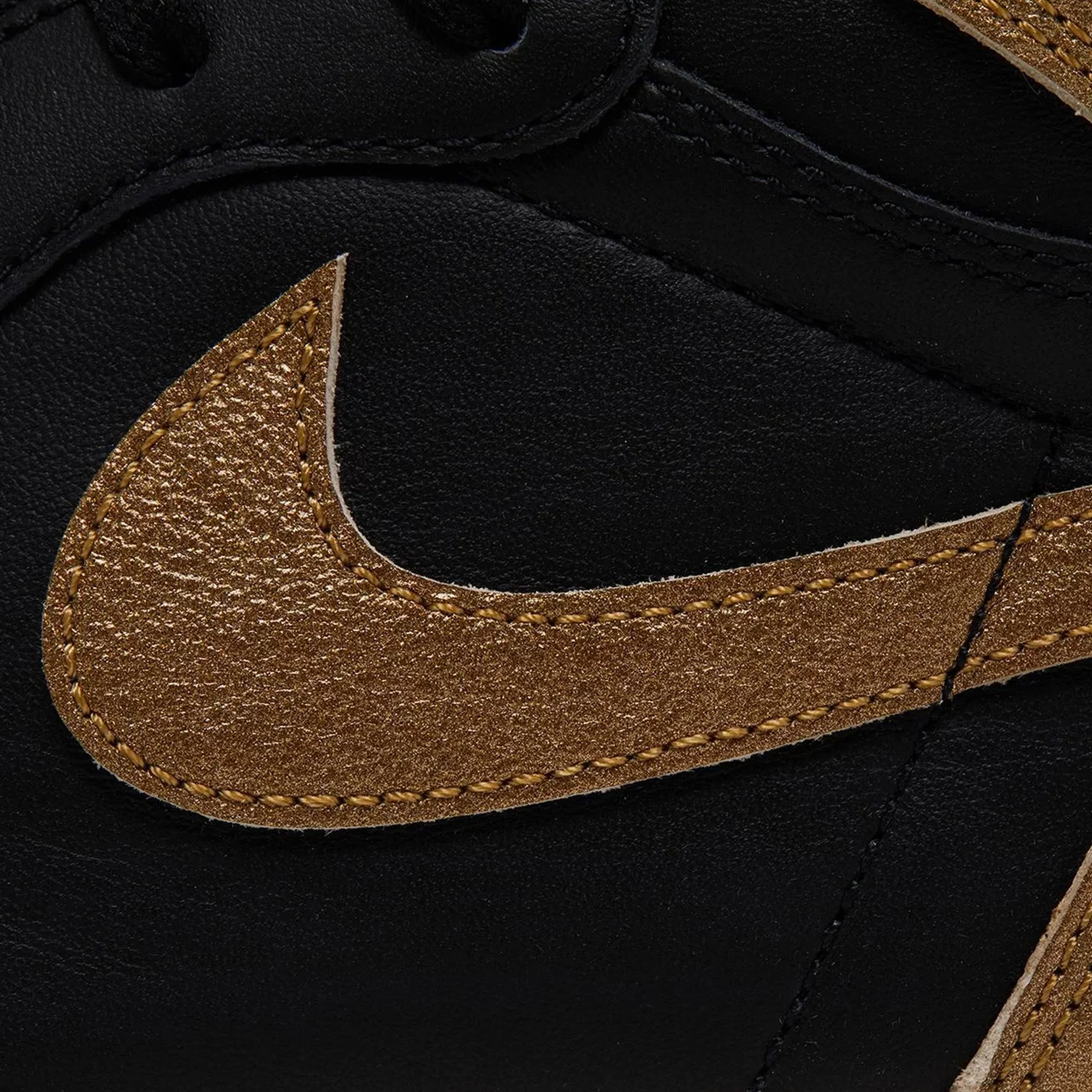 Air Jordan 1 Retro High OG 'Black Metallic Gold' (2024) - Image 8