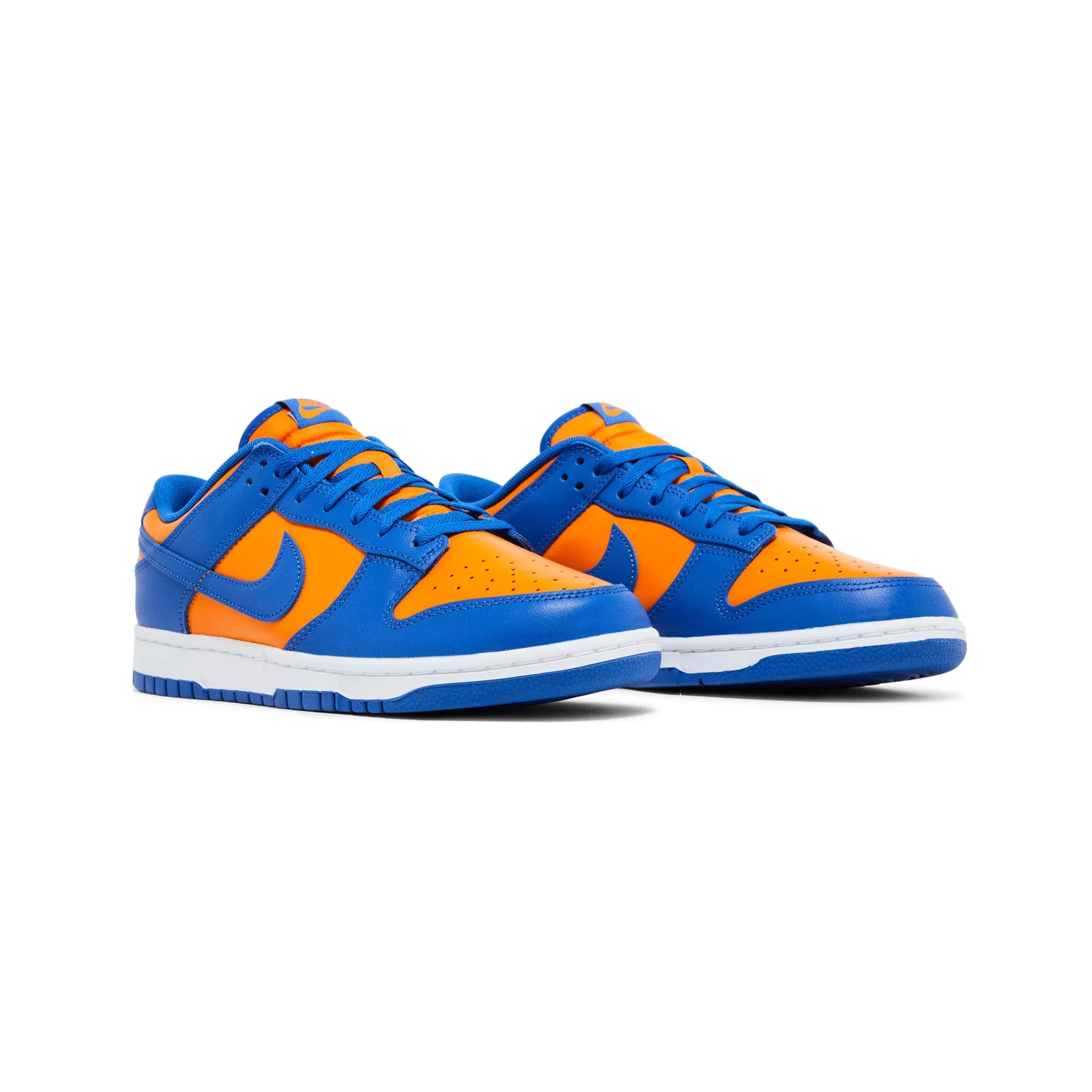 Nike Dunk Low 'Knicks' (2024) - Image 2