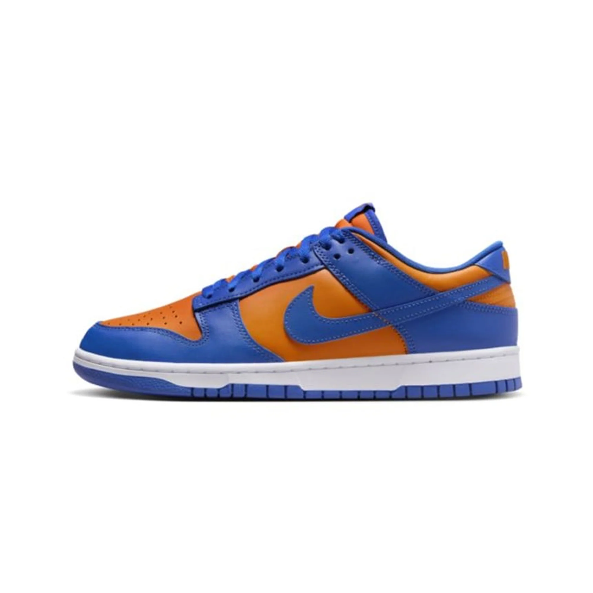 Nike Dunk Low 'Knicks' (2024) - Image 3