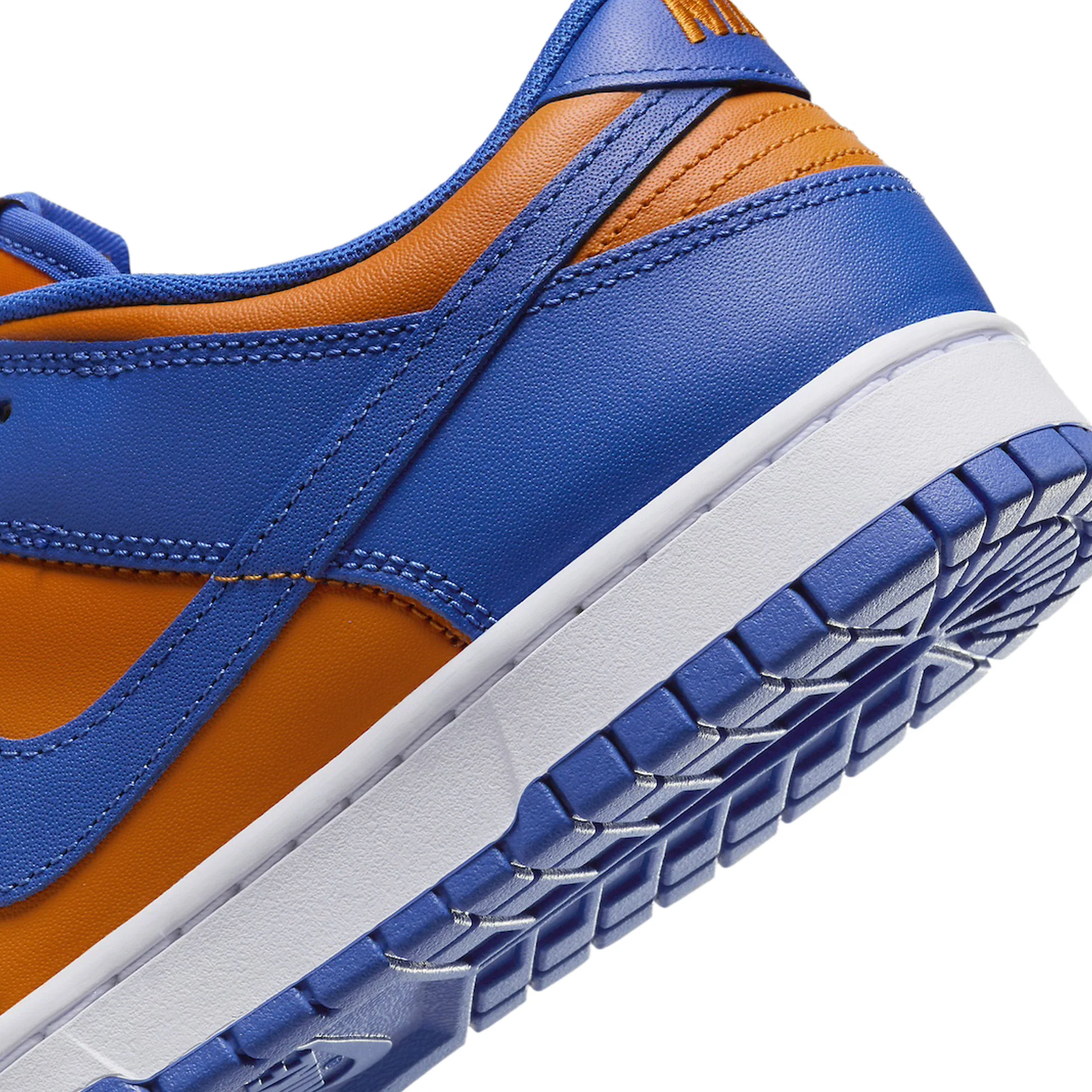 Nike Dunk Low 'Knicks' (2024) - Image 8