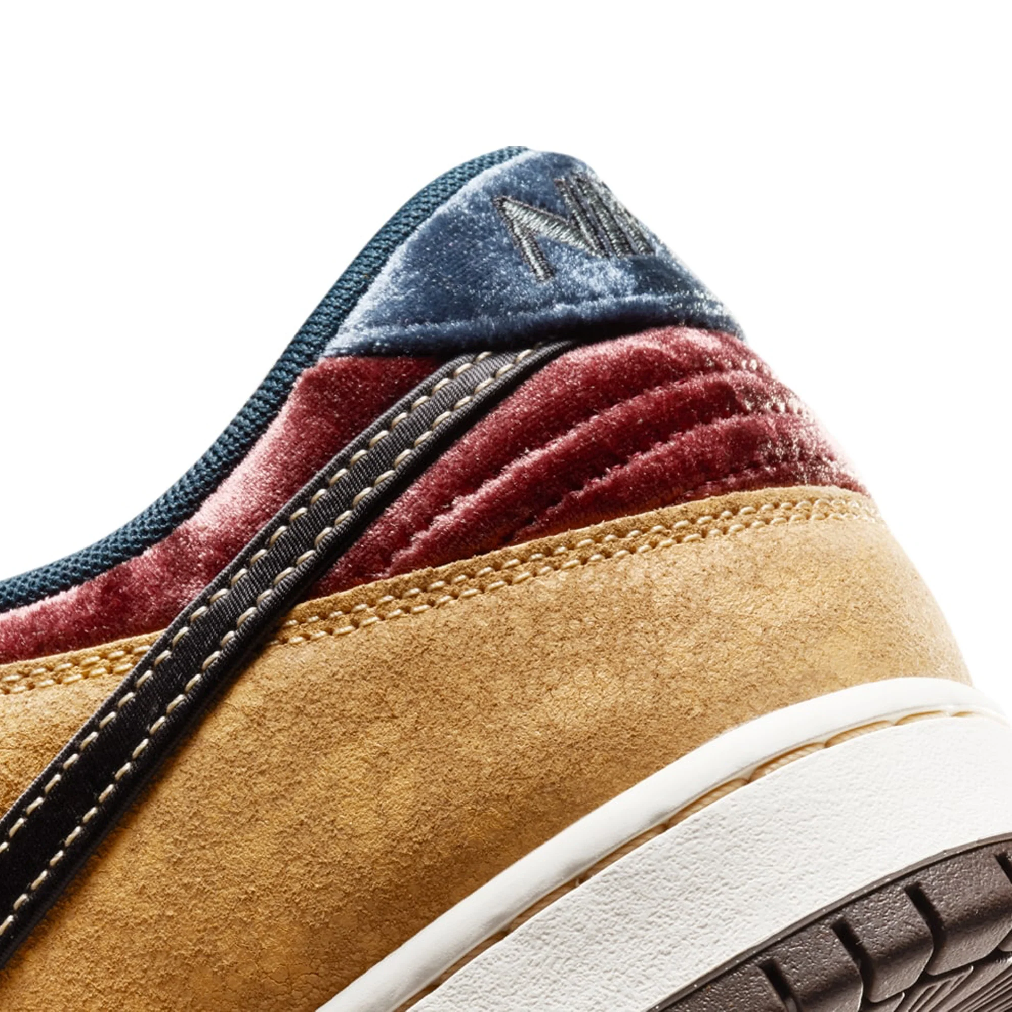 Nike SB Dunk Low 'City of Cinema' (2024) - Image 6