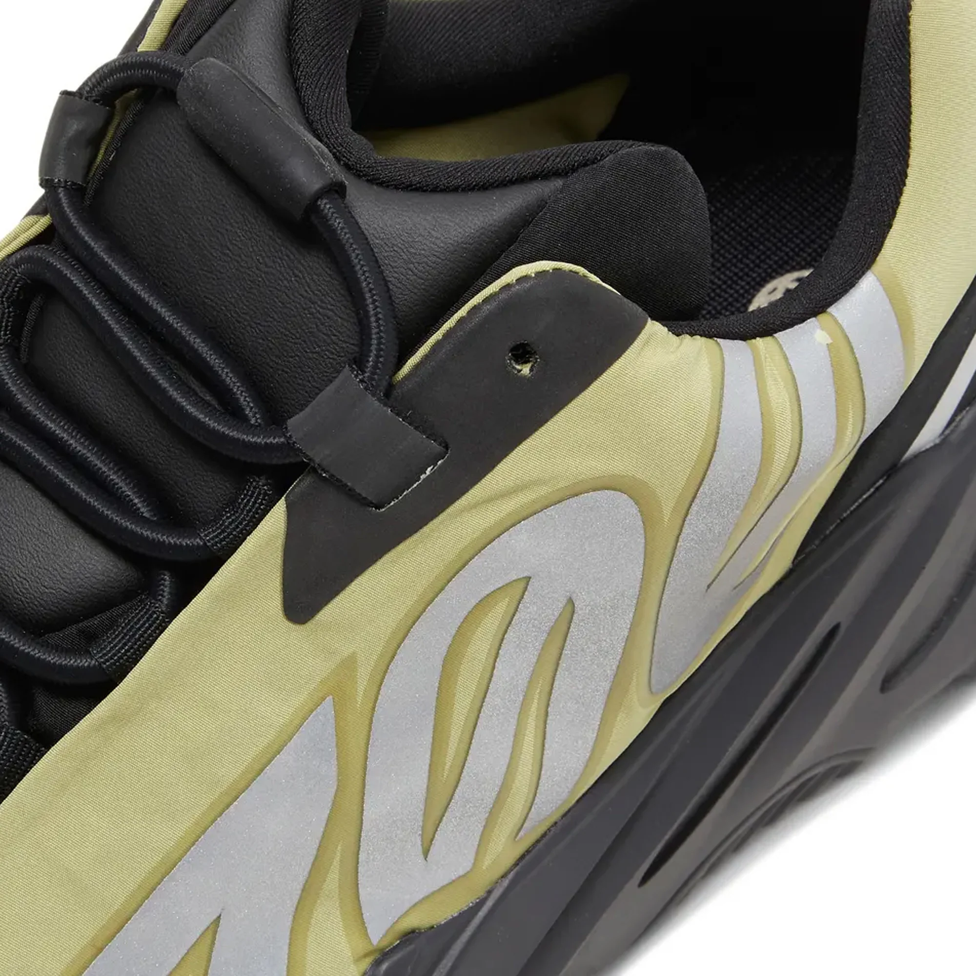 Yeezy Boost 700 MNVN 'Resin' (2022) - Image 8